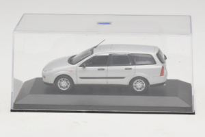 Ford Focus Mk1 Turnier Hopea Minichamps 1:43 FOCUS004 Metalli — kuva 4 / 5
