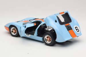 Ford GT40 Gulf #6 J. Ickx / J. Oliver 24 Hours of Le Mans 1969 Eagles Race 1:18 300600 Metalli — kuva 5 / 8