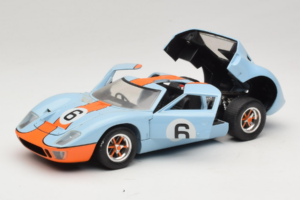Ford GT40 Gulf #6 J. Ickx / J. Oliver 24 Hours of Le Mans 1969 Revell 1:18 48824 Metalli — kuva 2 / 8