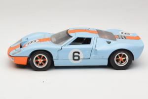 Ford GT40 Gulf #6 J. Ickx / J. Oliver 24 Hours of Le Mans 1969 Revell 1:18 48824 Metalli — kuva 4 / 8