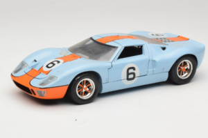 Ford GT40 Gulf #6 J. Ickx / J. Oliver 24 Hours of Le Mans 1969 Revell 1:18 48824 Metalli