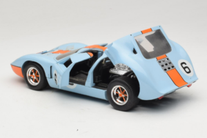Ford GT40 Gulf #6 J. Ickx / J. Oliver 24 Hours of Le Mans 1969 Revell 1:18 48824 Metalli — kuva 5 / 8