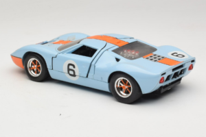 Ford GT40 Gulf #6 J. Ickx / J. Oliver 24 Hours of Le Mans 1969 Revell 1:18 48824 Metalli — kuva 7 / 8