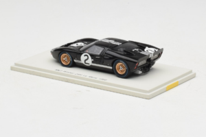 Ford GT40 Mk II #2 B. McLaren / C. Amon Shelby American Winner 24 Hours of Le Mans 1966 Spark 1:43 43LM66-O1 Hartsi — kuva 3 / 4