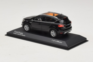 Ford Kuga Black Metallic Minichamps 1:43 400087202 Metalli — kuva 3 / 4