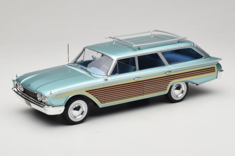 Ford Country Squire Sininen MCG 1:18 MCG18049 Metalli