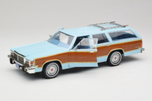 Ford LTD Country Squire Charlie's Angels Movie GreenLight 1:18 19066 Metalli — kuva 2 / 8