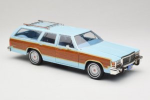 Ford LTD Country Squire Charlie's Angels Movie GreenLight 1:18 19066 Metalli — kuva 6 / 8