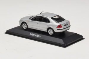 Ford Mondeo Mk3 Sedan Hopea Minichamps 1:43 MONDEO005 Metalli — kuva 3 / 4