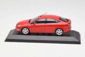 Ford Mondeo Mk4 Colorado Punainen Minichamps 1:43 MONDEO001 Metalli