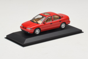 Ford Mondeo Mk1 Sedan Punainen Minichamps 1:43 82000 Metalli — kuva 2 / 4