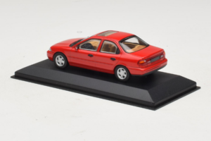 Ford Mondeo Mk1 Sedan Punainen Minichamps 1:43 82000 Metalli — kuva 3 / 4