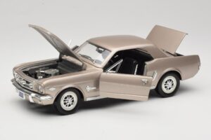 Ford Mustang 1964 1/2 Hopea Mira 1:18 6127 Metalli — kuva 2 / 8