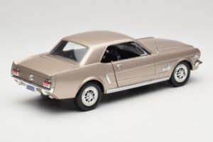 Ford Mustang 1964 1/2 Hopea Mira 1:18 6127 Metalli — kuva 3 / 8