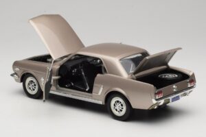 Ford Mustang 1964 1/2 Hopea Mira 1:18 6127 Metalli — kuva 5 / 8