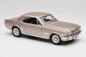 Ford Mustang 1964 1/2 Hopea Mira 1:18 6127 Metalli — kuva 6 / 8