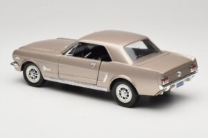 Ford Mustang 1964 1/2 Hopea Mira 1:18 6127 Metalli — kuva 7 / 8