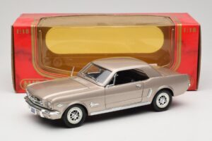 Ford Mustang 1964 1/2 Hopea Mira 1:18 6127 Metalli — kuva 8 / 8