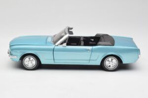 Ford Mustang Avoauto Arcadian Blue Revell 1:18 8832-F1 Metalli — kuva 4 / 8
