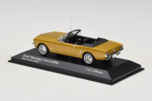 Ford Mustang Avoauto Kulta Minichamps 1:43 400082432 Metalli — kuva 3 / 4