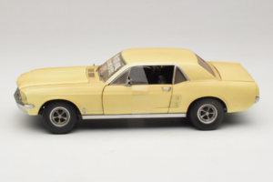 Ford Mustang Coupe Keltainen The Walking Dead Greenlight 1:18 12958 Metalli — kuva 4 / 8