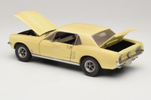 Ford Mustang Coupe Keltainen The Walking Dead Greenlight 1:18 12958 Metalli — kuva 5 / 8