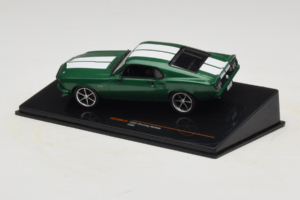 Ford Mustang Custom Vihreä IXO 1:43 CLC530N Metalli — kuva 3 / 4