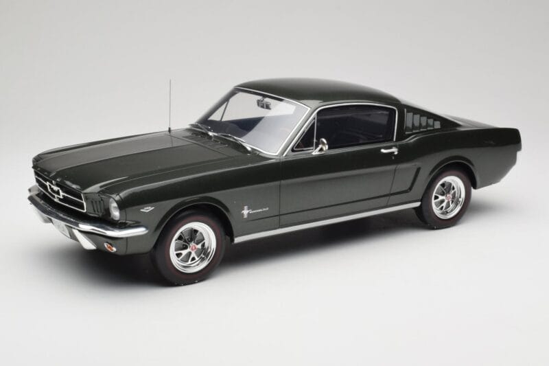 Ford Mustang Fastback Ivy Green Otto 1:12 G079 Hartsi