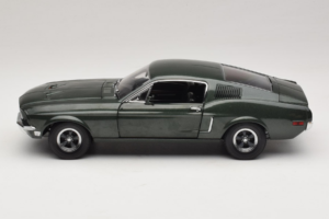 Ford Mustang GT Bullitt Steve McQueen Hahmolla Greenlight 1:18 12885 Metalli — kuva 4 / 8