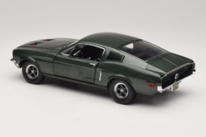 Ford Mustang GT Bullitt Steve McQueen Hahmolla Greenlight 1:18 12885 Metalli — kuva 7 / 8