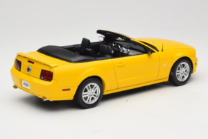 Ford Mustang GT S197 Avoauto Screaming Yellow AUTOart 1:18 73062 Metalli — kuva 3 / 8