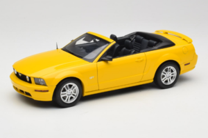 Ford Mustang GT S197 Avoauto Screaming Yellow AUTOart 1:18 73062 Metalli