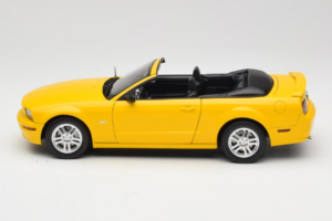 Ford Mustang GT S197 Avoauto Screaming Yellow AUTOart 1:18 73062 Metalli — kuva 4 / 8
