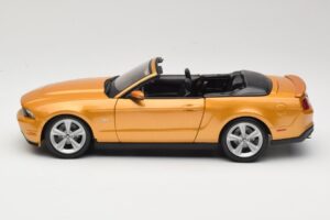 Ford Mustang GT S197 Avoauto Kulta Maisto 1:18 31158 Metalli — kuva 3 / 7