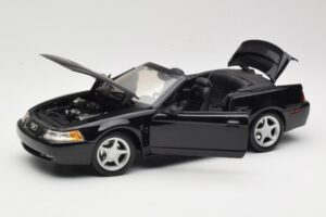 Ford Mustang GT SN95 Avoauto Musta Maisto 1:18 50328 Metalli — kuva 2 / 8