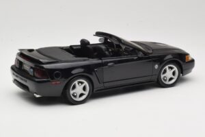 Ford Mustang GT SN95 Avoauto Musta Maisto 1:18 50328 Metalli — kuva 3 / 8