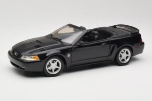 Ford Mustang GT SN95 Avoauto Musta Maisto 1:18 50328 Metalli