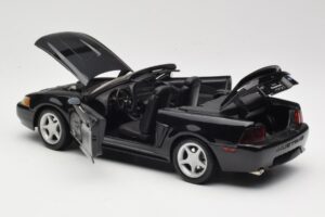 Ford Mustang GT SN95 Avoauto Musta Maisto 1:18 50328 Metalli — kuva 5 / 8
