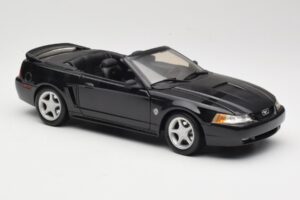 Ford Mustang GT SN95 Avoauto Musta Maisto 1:18 50328 Metalli — kuva 6 / 8
