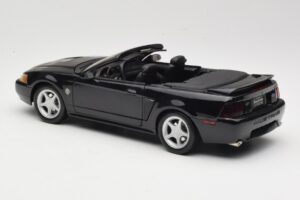 Ford Mustang GT SN95 Avoauto Musta Maisto 1:18 50328 Metalli — kuva 7 / 8