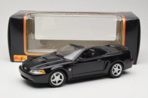 Ford Mustang GT SN95 Avoauto Musta Maisto 1:18 50328 Metalli — kuva 8 / 8