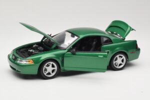 Ford Mustang GT SN95 Vihreä Maisto 1:18 50326 Metalli — kuva 2 / 8