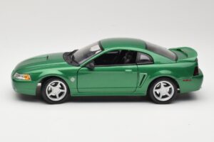 Ford Mustang GT SN95 Vihreä Maisto 1:18 50326 Metalli — kuva 4 / 8