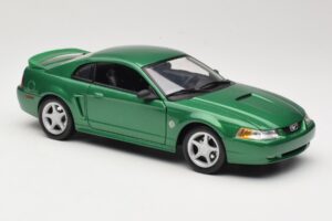 Ford Mustang GT SN95 Vihreä Maisto 1:18 50326 Metalli — kuva 6 / 8
