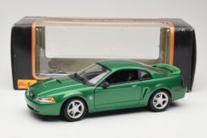 Ford Mustang GT SN95 Vihreä Maisto 1:18 50326 Metalli — kuva 8 / 8