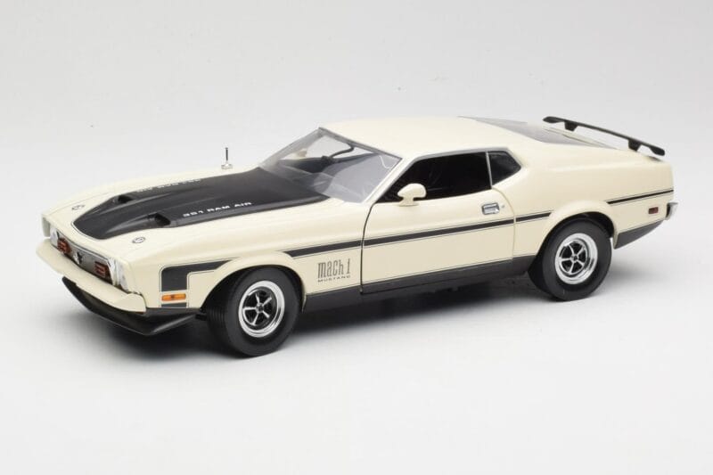 Ford Mustang Mach 1 Valkoinen Sun Star 1:18 3602 Metalli