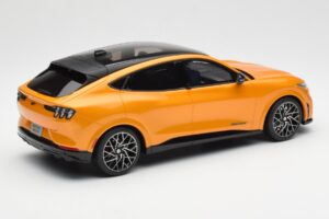 Ford Mustang Mach-E GT Performance Cyber Oranssi Otto 1:18 OT983 Hartsi — kuva 2 / 6