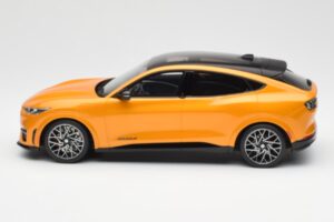 Ford Mustang Mach-E GT Performance Cyber Oranssi Otto 1:18 OT983 Hartsi — kuva 3 / 6