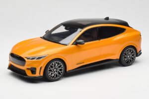 Ford Mustang Mach-E GT Performance Cyber Oranssi Otto 1:18 OT983 Hartsi