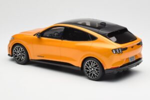 Ford Mustang Mach-E GT Performance Cyber Oranssi Otto 1:18 OT983 Hartsi — kuva 5 / 6